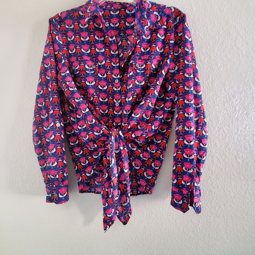 Used Top with foldable sleeves and two pockets
